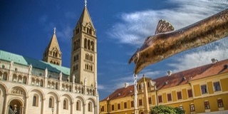 Ellopták a vízköpőt a Dóm térről, megrongálták a székesegyház felújított lépcsőit Ellopták a vízköpőt a Dóm térről, megrongálták a székesegyház felújított lépcsőit