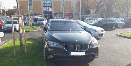 Pécsett ugyan ingyenes a parkolás, de csak a szabályos - A KRESZ továbbra is érvényes Pécsett ugyan ingyenes a parkolás, de csak a szabályos - A KRESZ továbbra is érvényes