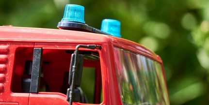 Lángra kapott egy autó motortere a sztrádán Lángra kapott egy autó motortere a sztrádán