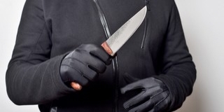 Szólt a maszk miatt, kést kapott a nyakába az utas Szólt a maszk miatt, kést kapott a nyakába az utas