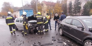 Összeütközött két autó a 6-os pécsi szakaszán Összeütközött két autó a 6-os pécsi szakaszán