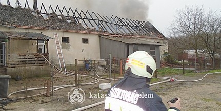 A tűz martalékává vált egy épület Baranyában