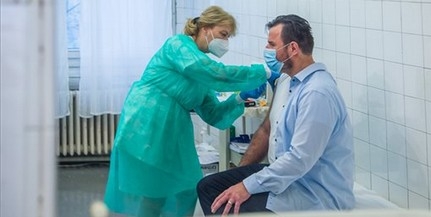 Már valamennyi egészségügyben dolgozónak, gyógyszerésznek elérhető a védőoltás
