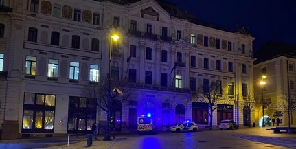 Mélybe zuhant egy ember a megyei önkormányzatnak is helyet adó Széchenyi téri épület lépcsőházában
