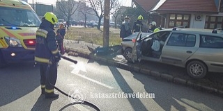 Három baranyai balesetnél is szükség volt a tűzoltókra