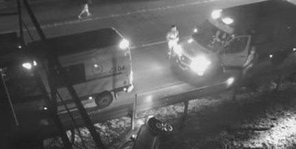 Korlátnak ütközött a kocsijával, majd elsétált egy ittas nő - Videó! Korlátnak ütközött a kocsijával, majd elsétált egy ittas nő - Videó!