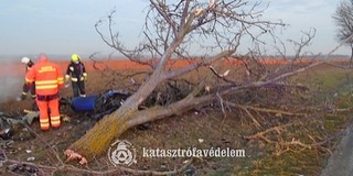 Halálos baleset: több darabra szakadt az autó