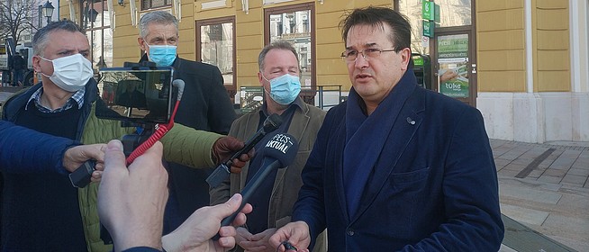 Jótékony célokra fordítják a nemzeti oldal pécsi képviselői tiszteletdíjuk megemelt részét Jótékony célokra fordítják a nemzeti oldal pécsi képviselői tiszteletdíjuk megemelt részét