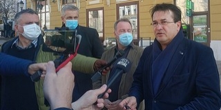 Jótékony célokra fordítják a nemzeti oldal pécsi képviselői tiszteletdíjuk megemelt részét Jótékony célokra fordítják a nemzeti oldal pécsi képviselői tiszteletdíjuk megemelt részét