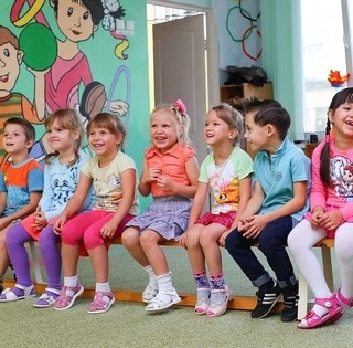 Pécsi bölcsődéknek, óvodáknak ajánlják fel tiszteletdíjuk megemelt részét a Fidesz képviselői Pécsi bölcsődéknek, óvodáknak ajánlják fel tiszteletdíjuk megemelt részét a Fidesz képviselői