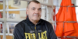 A villanyt néha Alvics Gyulánál is leoltották, de a baranyai bunyóst kevesen küldték padlóra A villanyt néha Alvics Gyulánál is leoltották, de a baranyai bunyóst kevesen küldték padlóra