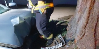 Lesodródott az útról, fának ütközött egy autó Baranyában Lesodródott az útról, fának ütközött egy autó Baranyában