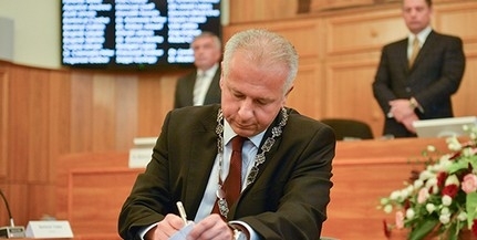 Novemberben kinevezte, most elküldte a Pécsi Ellátó Központ vezetőjét Péterffy Attila
