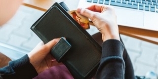 Év végéig bármelyik alszámláról lehet fizetni a Szép-kártyákkal Év végéig bármelyik alszámláról lehet fizetni a Szép-kártyákkal