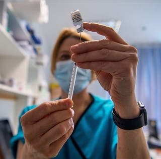 Hamarosan a 12-15 éves gyerekekre is kiterjedhet az oltás lehetősége Magyarországon Hamarosan a 12-15 éves gyerekekre is kiterjedhet az oltás lehetősége Magyarországon
