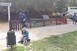 Hatalmas méhraj riogatta a gyerekeket az egyik népszerű kertvárosi játszótéren Hatalmas méhraj riogatta a gyerekeket az egyik népszerű kertvárosi játszótéren