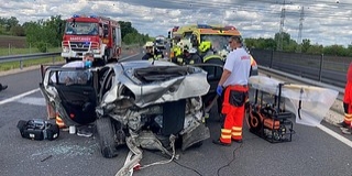 Komoly baleset az M6-oson, lezárták a Pécs felé vezető oldalt Komoly baleset az M6-oson, lezárták a Pécs felé vezető oldalt