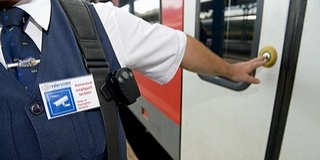 Ismét jegyellenőrt bántalmaztak az egyik dunántúli vonaton Ismét jegyellenőrt bántalmaztak az egyik dunántúli vonaton