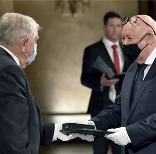 Állami elismeréseket adtak át - A pécsi újságíró, Belénessy Csaba is a kitüntetettek között Állami elismeréseket adtak át - A pécsi újságíró, Belénessy Csaba is a kitüntetettek között