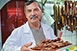 Nemcsak a kése éles: évtizedek óta árulja a húsokat Kiss István a pécsi vásárcsarnokban