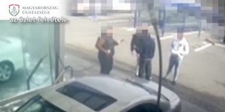 Balhé volt egy pécsi autómosóban, ütöttek, rúgtak, lefröcsköltek egy autóst - Videó! Balhé volt egy pécsi autómosóban, ütöttek, rúgtak, lefröcsköltek egy autóst - Videó!