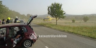 Frontális ütközéshez is riasztották a tűzoltókat Frontális ütközéshez is riasztották a tűzoltókat