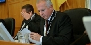 A Fidesz szerint Péterffy Attila becsapta a pécsieket, le kellene mondania A Fidesz szerint Péterffy Attila becsapta a pécsieket, le kellene mondania
