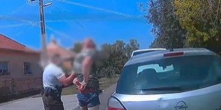 Drogdílerekre csaptak le a kommandósok Baranyában, bukott egy vevő is - Videó! Drogdílerekre csaptak le a kommandósok Baranyában, bukott egy vevő is - Videó!