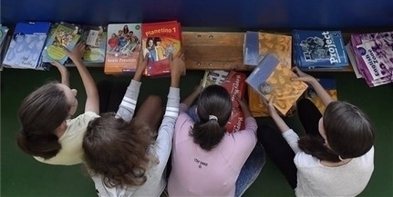Már több mint egymillió diák kapja ingyen a tankönyveket