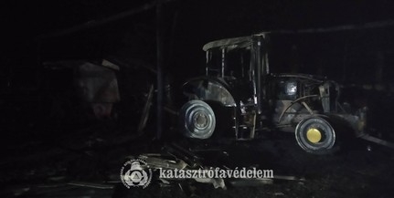 Kiégett egy raktár, s benne egy traktor is Baranyában Kiégett egy raktár, s benne egy traktor is Baranyában