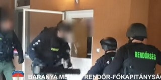 Egy komplett baranyai droghálózat tagjai ellen emeltek vádat - videó! Egy komplett baranyai droghálózat tagjai ellen emeltek vádat - videó!