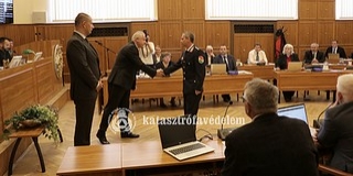Átvette megérdemelt elismerését a pécsi tűzoltó Átvette megérdemelt elismerését a pécsi tűzoltó