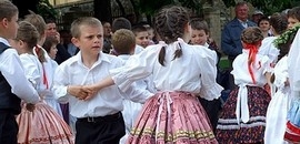 Tilinkó: népi- és zenei nevelés