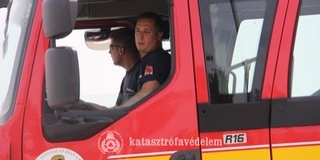 Életmentő pécsi tűzoltót tüntettek ki hősies helytállása elismeréseként Életmentő pécsi tűzoltót tüntettek ki hősies helytállása elismeréseként