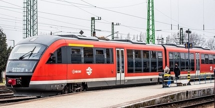 A rendszeres késések miatt vasárnaptól változik több Pécsről induló vonat menetrendje