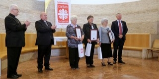 Három baranyai önkéntes munkáját ismerték el Karitász Hungarica Díjjal Három baranyai önkéntes munkáját ismerték el Karitász Hungarica Díjjal