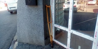 Elhagyott mankót találtunk a Tudásközpontnál Elhagyott mankót találtunk a Tudásközpontnál