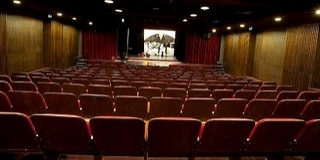 Háry János történetét dalolják el a Bóbita Bábszínházban