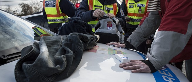 Nagy balhé volt a Szabolcsi úton a nemzeti ünnep napján, vipera és légfegyver is előkerült Nagy balhé volt a Szabolcsi úton a nemzeti ünnep napján, vipera és légfegyver is előkerült