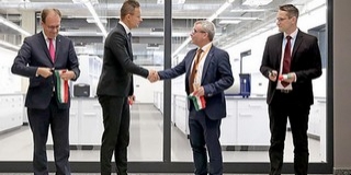 Kétmilliárd forintból épült kutatás-fejlesztési központot adtak át Pécsett Kétmilliárd forintból épült kutatás-fejlesztési központot adtak át Pécsett