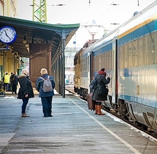 Változás: Kelenföldre érkeznek, s onnan is indulnak vissza a pécsi IC-k