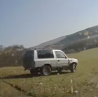Áthajtott egy rendőrön egy menekülő, részeg autós Baranyában - Videó! Áthajtott egy rendőrön egy menekülő, részeg autós Baranyában - Videó!