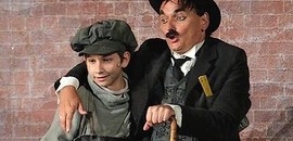 Bajban a színházunk, de nem úgy...