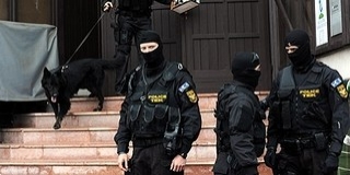 Baranyában bujkáló német áldiplomatára csaptak le a rendőrség fejvadászai Baranyában bujkáló német áldiplomatára csaptak le a rendőrség fejvadászai