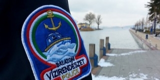 Életveszélyes, ezért tilos a Balaton jegén tartózkodni Életveszélyes, ezért tilos a Balaton jegén tartózkodni