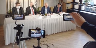 Márki-Zay államosítana, s úgy vélte Pécsett, hogy a Fideszt nácik támogatják