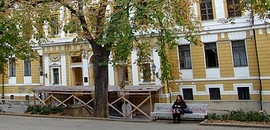 Távol az alma matertől Távol az alma matertől