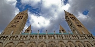 Jótékonysági zenés áhitatot és kiállítást rendeznek hétfőn a Pécsi Bazilikában Jótékonysági zenés áhitatot és kiállítást rendeznek hétfőn a Pécsi Bazilikában
