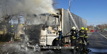 Lángra kapott egy nyerges vontató a 6-os főúton Lángra kapott egy nyerges vontató a 6-os főúton