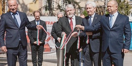 Átadták a gyermekklinika új pszichiátriai épületét, két és félmilliárdból fejlesztik a sürgősségit Átadták a gyermekklinika új pszichiátriai épületét, két és félmilliárdból fejlesztik a sürgősségit